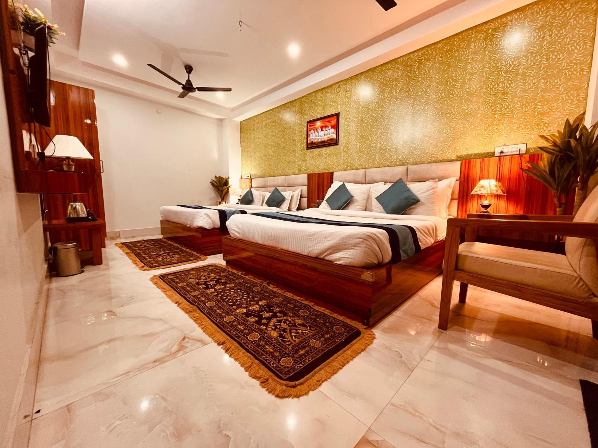 Hotel Golden Temple View By La Casa, Amritsar #Top Rated #Most Awarded #Swimming Pool #Prime Location #Luxury Rooms #Parking #Rooftop Cafe Exterior photo