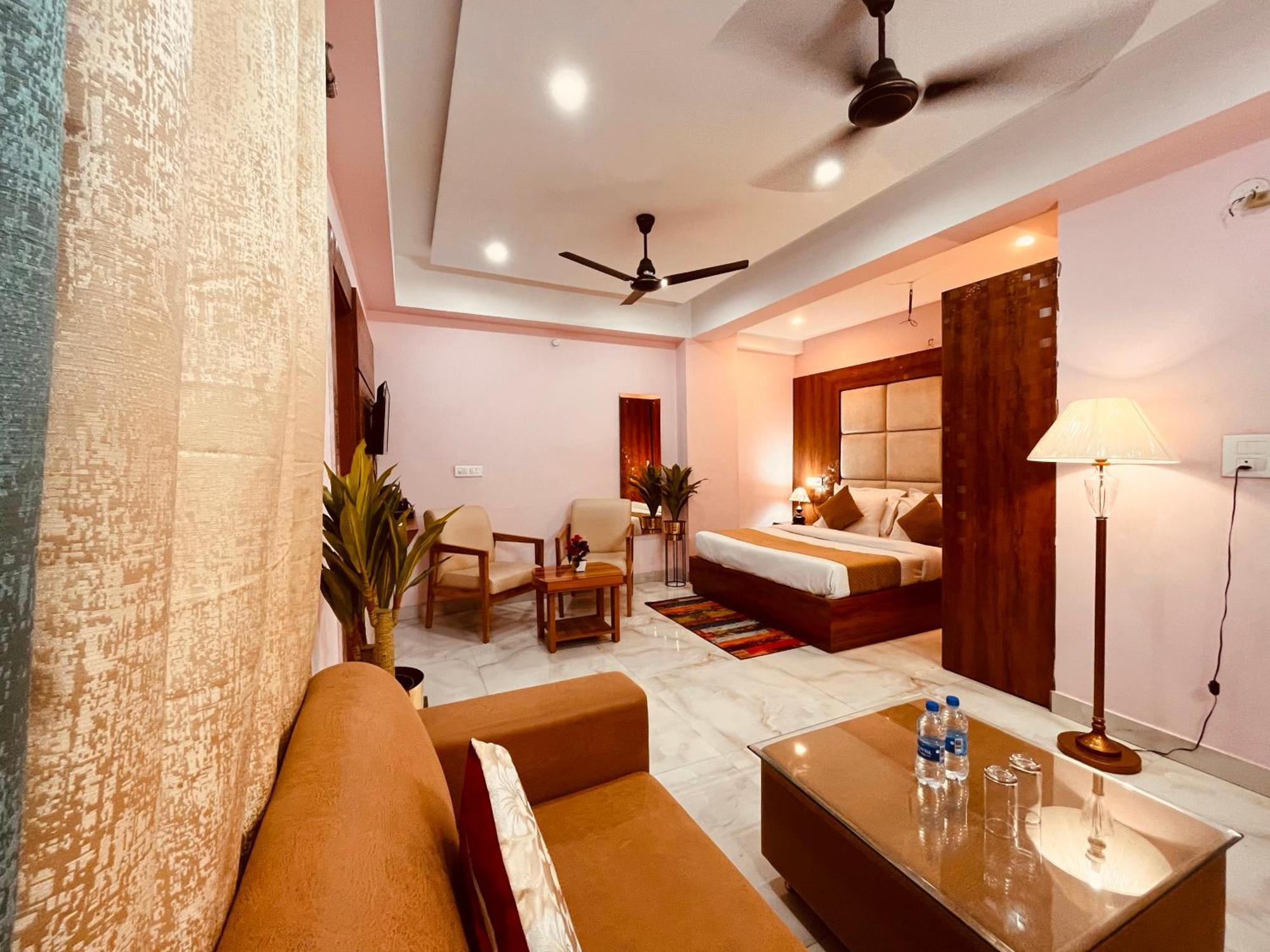 Hotel Golden Temple View By La Casa, Amritsar #Top Rated #Most Awarded #Swimming Pool #Prime Location #Luxury Rooms #Parking #Rooftop Cafe Exterior photo