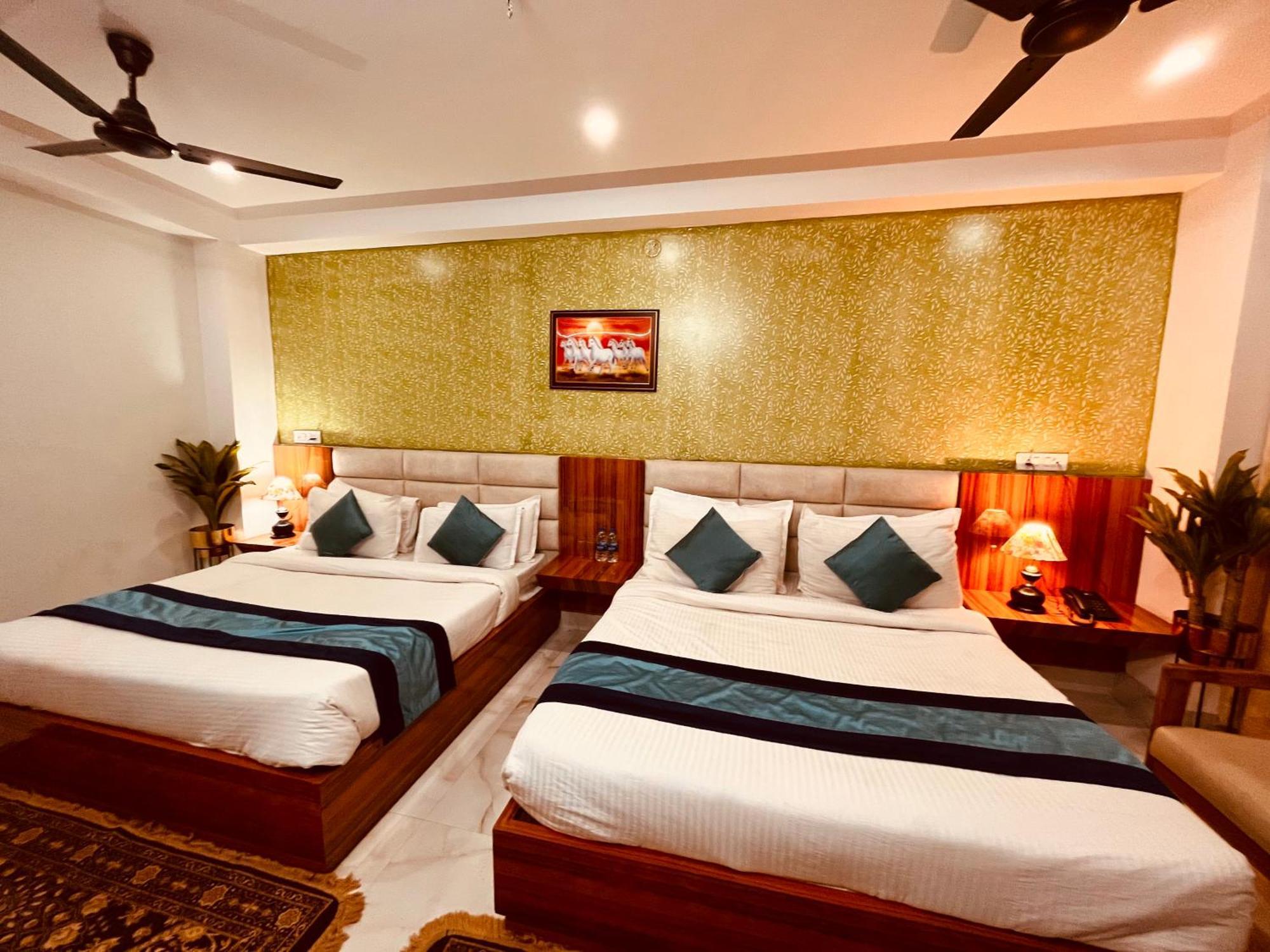 Hotel Golden Temple View By La Casa, Amritsar #Top Rated #Most Awarded #Swimming Pool #Prime Location #Luxury Rooms #Parking #Rooftop Cafe Exterior photo