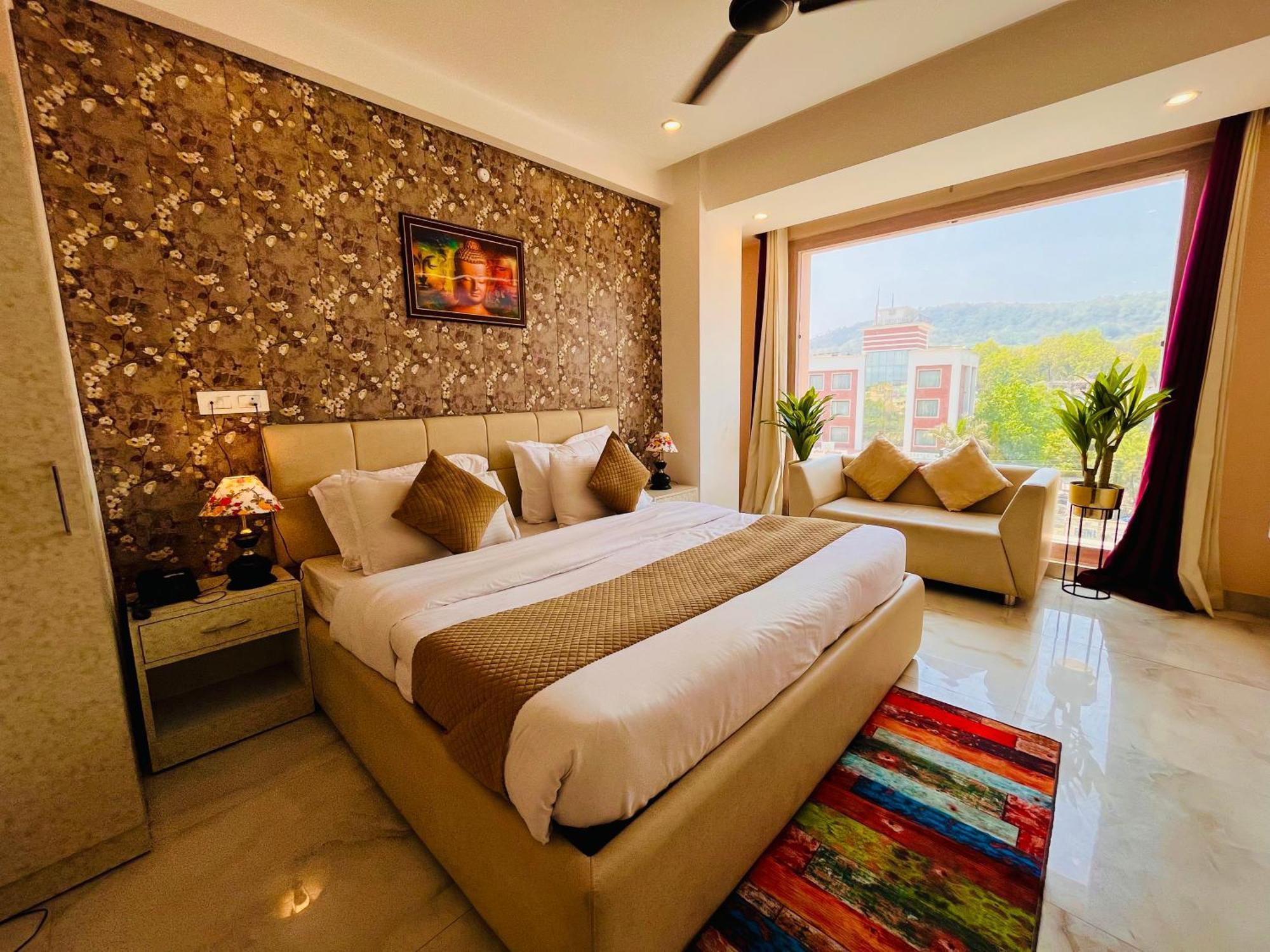 Hotel Golden Temple View By La Casa, Amritsar #Top Rated #Most Awarded #Swimming Pool #Prime Location #Luxury Rooms #Parking #Rooftop Cafe Exterior photo