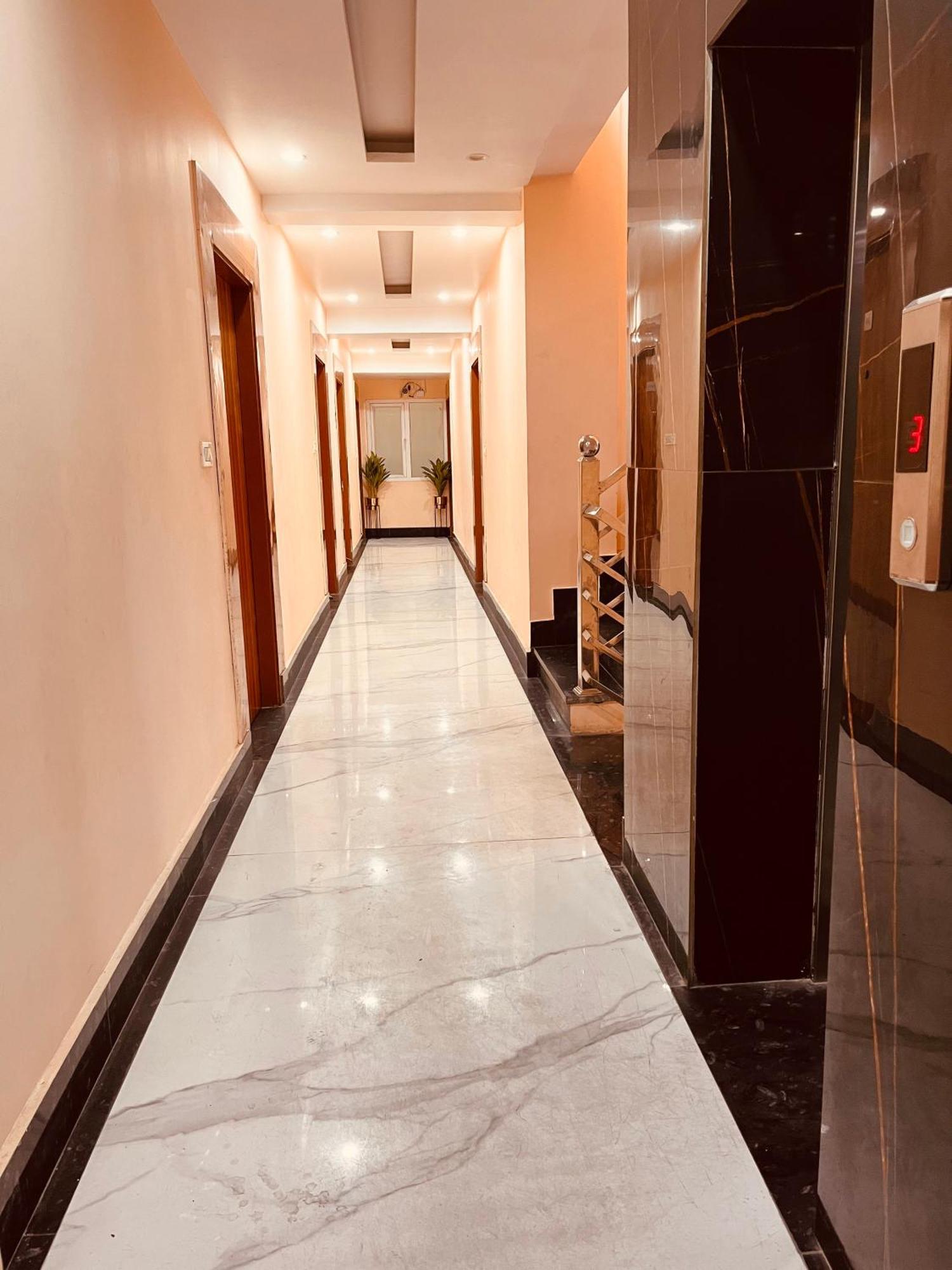 Hotel Golden Temple View By La Casa, Amritsar #Top Rated #Most Awarded #Swimming Pool #Prime Location #Luxury Rooms #Parking #Rooftop Cafe Exterior photo