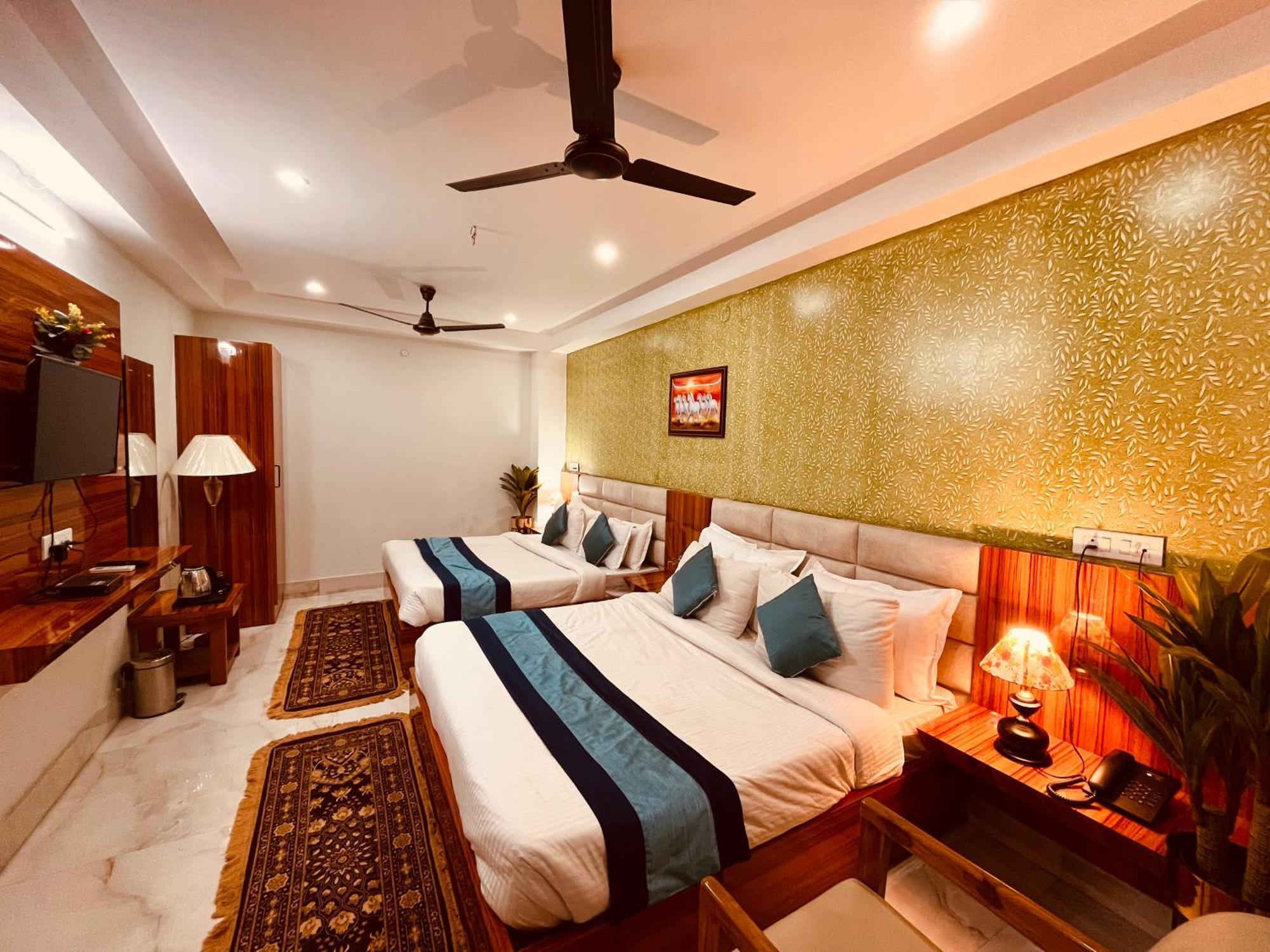 Hotel Golden Temple View By La Casa, Amritsar #Top Rated #Most Awarded #Swimming Pool #Prime Location #Luxury Rooms #Parking #Rooftop Cafe Exterior photo
