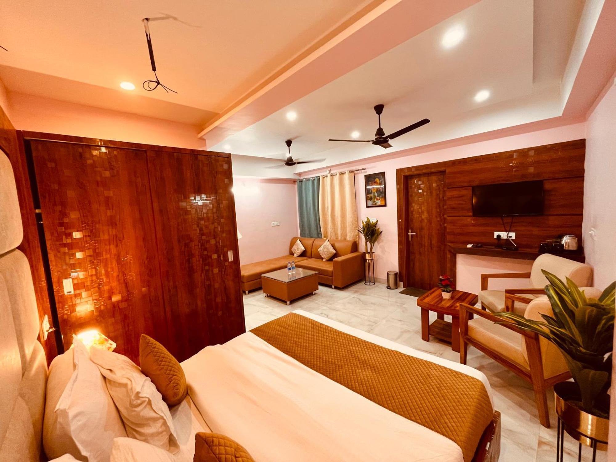 Hotel Golden Temple View By La Casa, Amritsar #Top Rated #Most Awarded #Swimming Pool #Prime Location #Luxury Rooms #Parking #Rooftop Cafe Exterior photo
