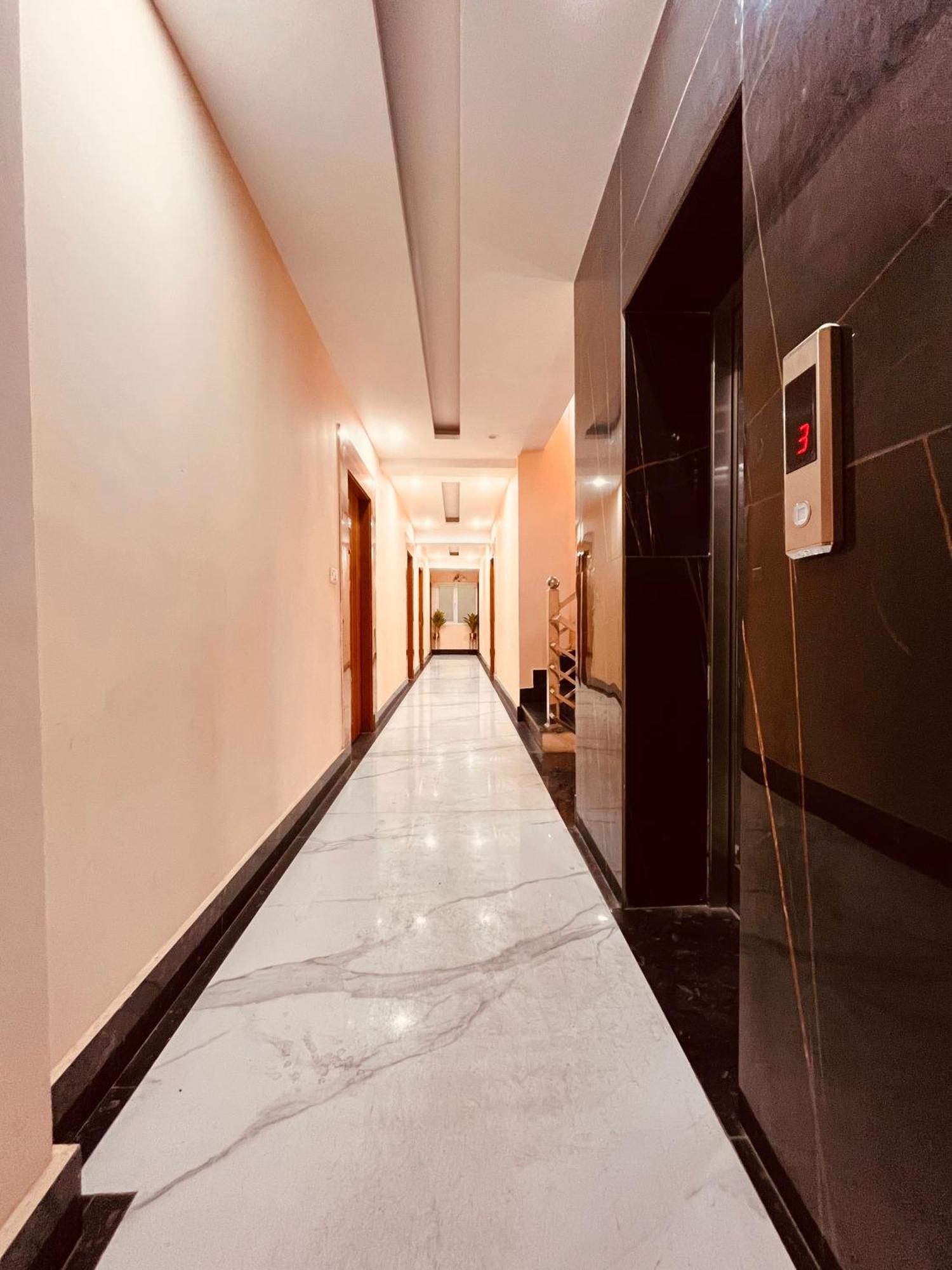 Hotel Golden Temple View By La Casa, Amritsar #Top Rated #Most Awarded #Swimming Pool #Prime Location #Luxury Rooms #Parking #Rooftop Cafe Exterior photo