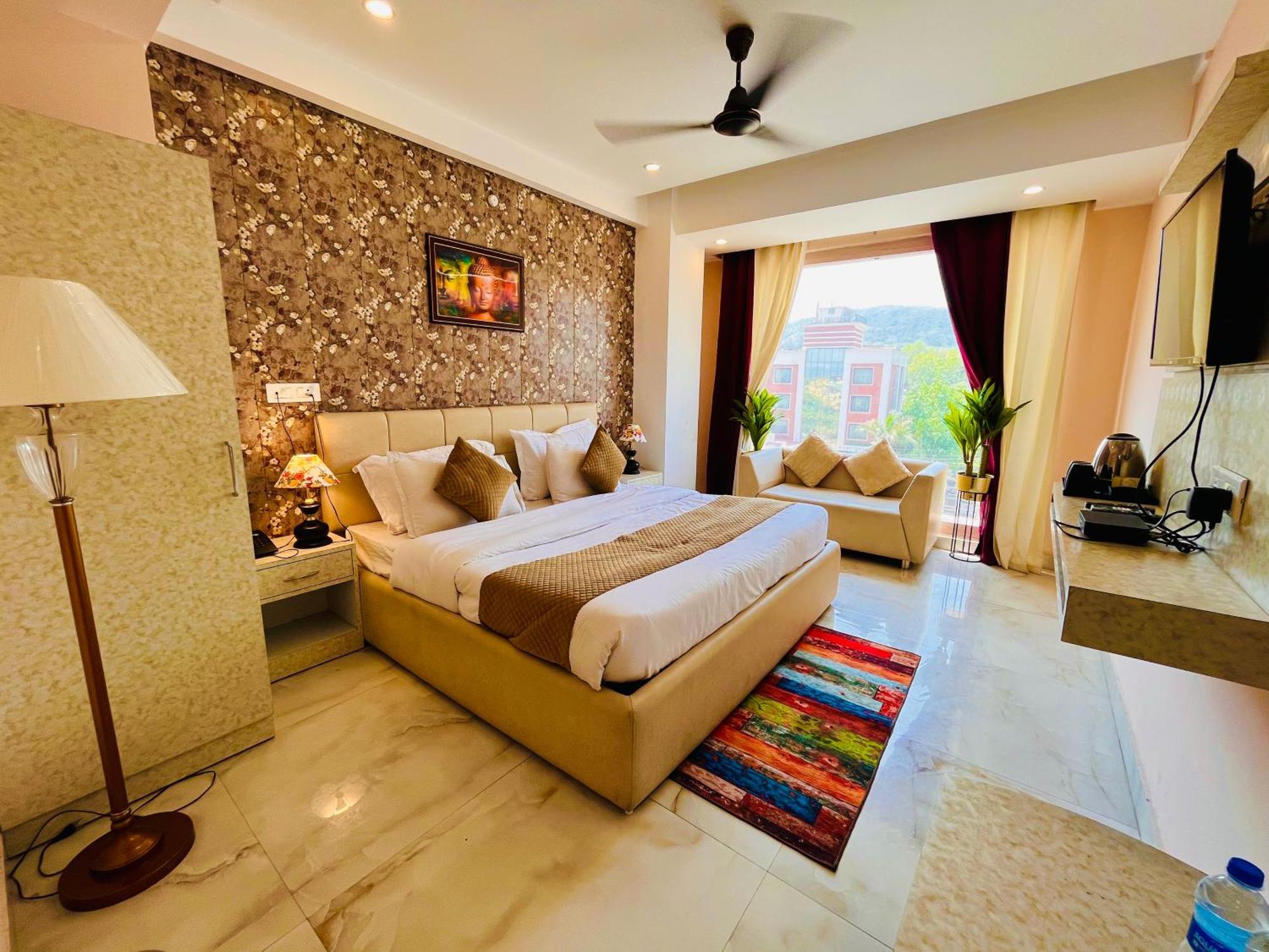 Hotel Golden Temple View By La Casa, Amritsar #Top Rated #Most Awarded #Swimming Pool #Prime Location #Luxury Rooms #Parking #Rooftop Cafe Exterior photo