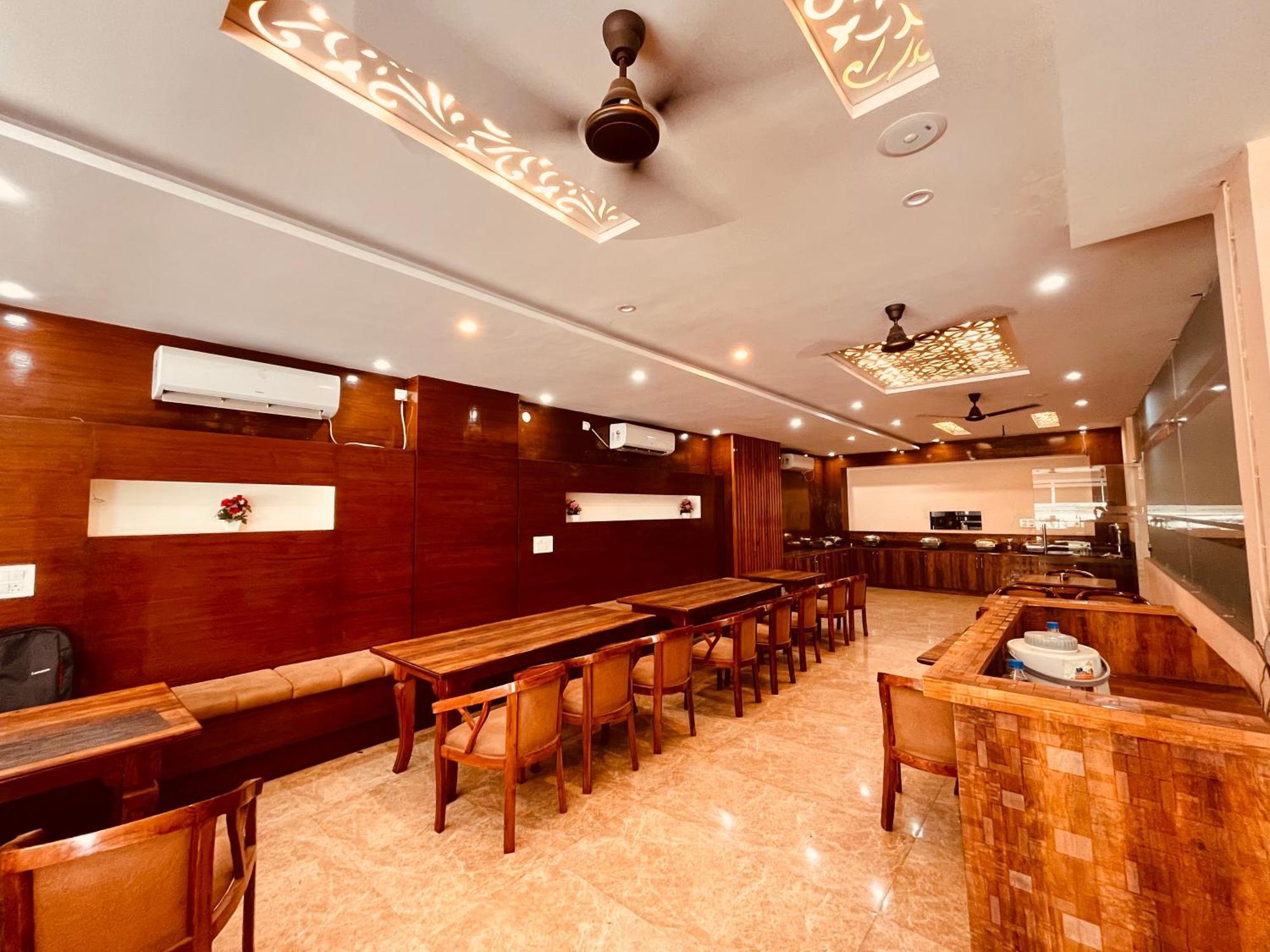 Hotel Golden Temple View By La Casa, Amritsar #Top Rated #Most Awarded #Swimming Pool #Prime Location #Luxury Rooms #Parking #Rooftop Cafe Exterior photo